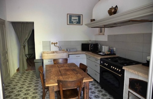 Lurs Apartment | The Main Down - Apartment with pool view