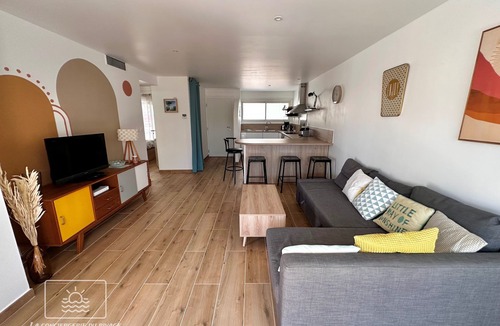 Carqueiranne Apartment | The Malibu - Port de Carqueiranne - All on foot