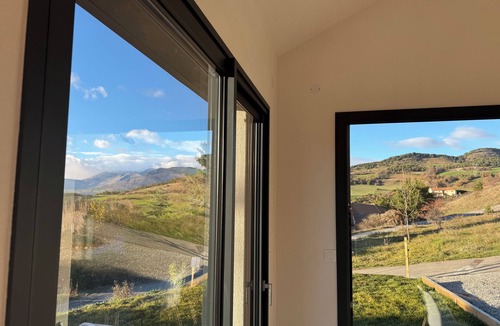 Jarjayes Ski Chalet | The Nest - Cosy chalet for 2 with private garden, sun terrace & mountain views