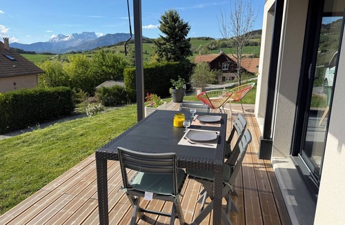 Jarjayes Ski Chalet | The Nest - Cosy chalet for 2 with private garden, sun terrace & mountain views