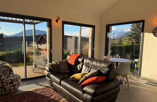 Jarjayes House | The Nest - cosy chalet for two