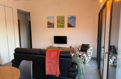 Jarjayes House | The Nest - cosy chalet for two