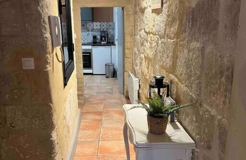 Uzes Apartment | 'The Ucetia' appt in charming stone house in Uzès centre