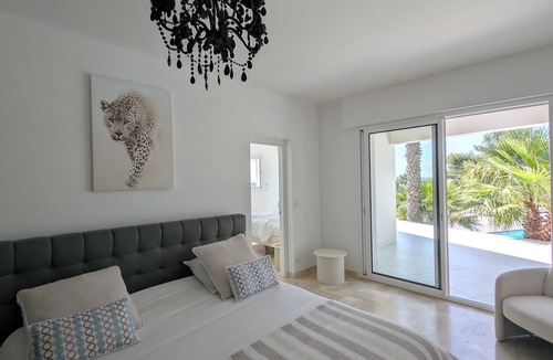 Grabels Villa | The White Luxe Collection 5 min from Montpellier 350 m2 hab. swimming pool clim view