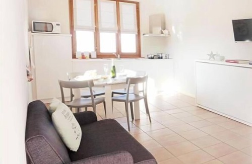 Monforte d'Alba Apartment | Title: The Seven Ways - Oak Apartment with Large Relaxing Porch
