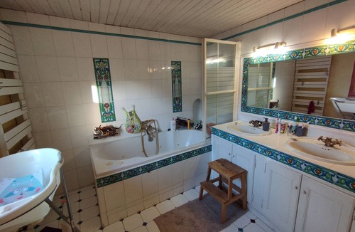 Saint-Quentin-la-Poterie House | To the delight of young and old.