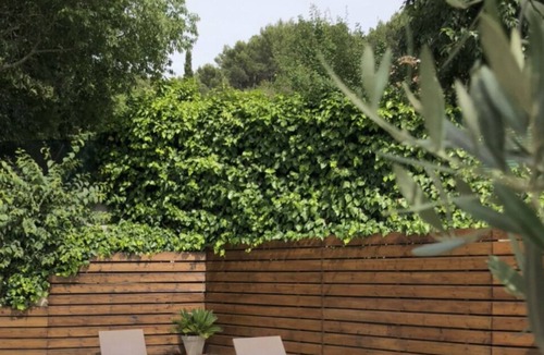 Cuges-les-Pins House | Top of Villa swimming pool, Jacuzzi, BBQ Beaches at 15Km