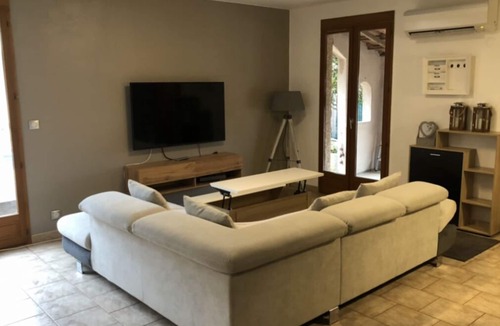 Cuges-les-Pins Villa | Top of Villa swimming pool BBQ near Cassis, La Ciotat, Marseille, Toulon Aix Bandol