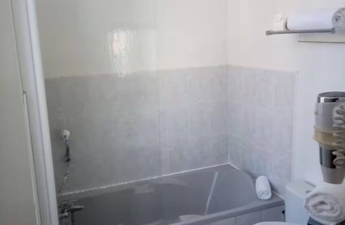 Digne-les-Bains Hotel | Town Center Triple Room | Walk to Local Bistros | 1.8mi to Lake Swimming Basin