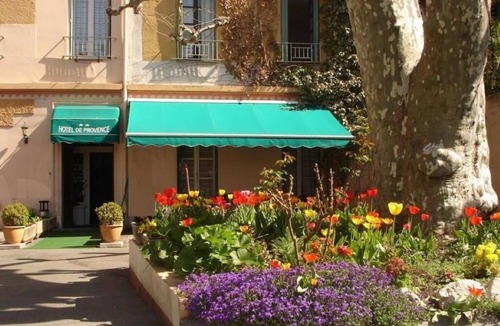 Digne-les-Bains Hotel | Town Center Triple Room | Walk to Local Bistros | 1.8mi to Lake Swimming Basin