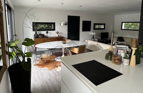 Mont Duplan House | Townhouse with garden and pool
