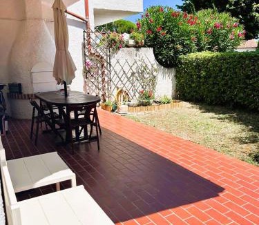 Villaggio Taunus House | Tra la luna e il mare - giardino - parcheggio privato - riviera del Conero