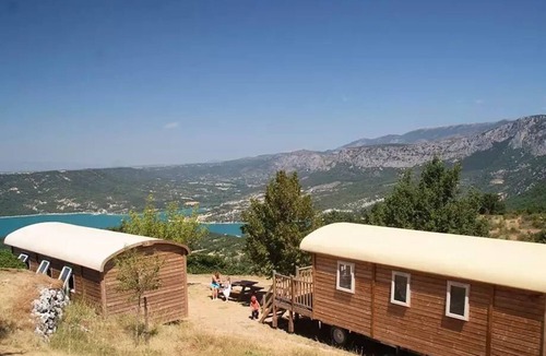 Aiguines Cabin | Travel trailer with lake view - 20.40 m² - 2 bedrooms (2 adults + 2 children) - Air conditioning - Sleeps 4