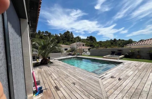 Combaillaux House | Treat yourself to a moment of tranquility in this villa!
