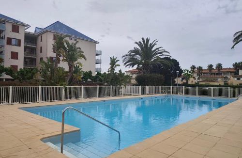 Le Lavandou Apartment | TRES BEAU STUDIO CABINE 28m2 DANS RESIDENCE DE STANDING AVEC PISCINE