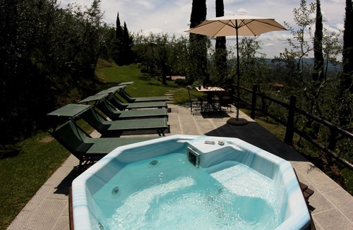 Loro Ciuffenna Villa | Tuscan villa in the Chianti hills
