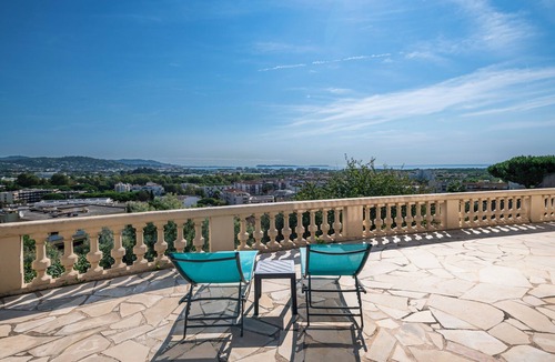 Les Termes House | Two bedroom with pool in Mandelieu
