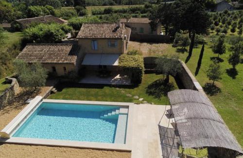 Cheval-Blanc Villa | typical provencal bastide, built of local stones, in the luberon in cheval-blanc with secured pool and wifi -sleeps 6 people.