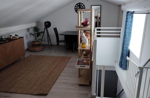 Apt Apartment | Un nid sur les toits avec terrasse