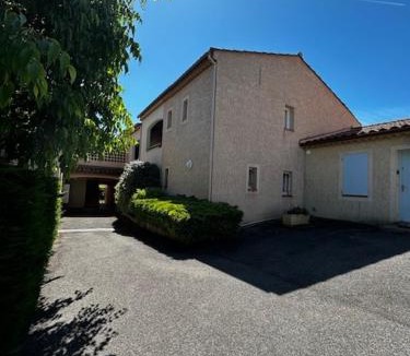 Greoux-les-Bains Apartment | unesibelleprovence