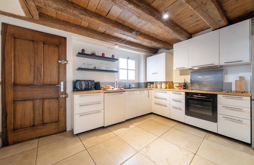 Avignon City Centre House | UNIQUE IN THE CITY CENTER: WARM TOWNHOUSE WITH PRIVATE PATIO AND JACUZZI