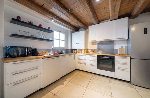 Avignon City Centre House | UNIQUE IN THE CITY CENTER: WARM TOWNHOUSE WITH PRIVATE PATIO AND JACUZZI