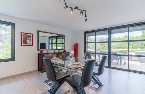 Rousset Apartment | Upper Villa with Sainte Victoire Mountain View, Shared Terrace, and Wi-Fi