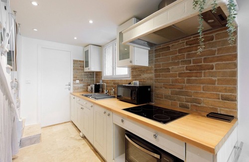 California - Pezou Apartment | Upstays Quiet 56m² House Cannes
