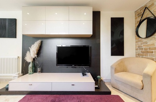 California - Pezou Apartment | Upstays Quiet 56m² House Cannes