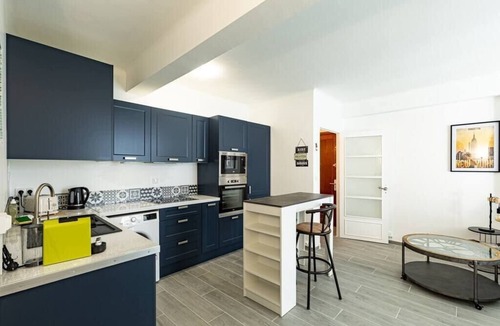 Carnot Apartment | Upstays Terrace 44m² Apartment Carnot