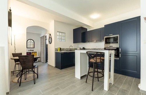 Carnot Apartment | Upstays Terrace 44m² Apartment Carnot