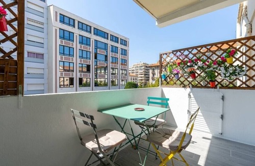Carnot Apartment | Upstays Terrace 44m² Apartment Carnot