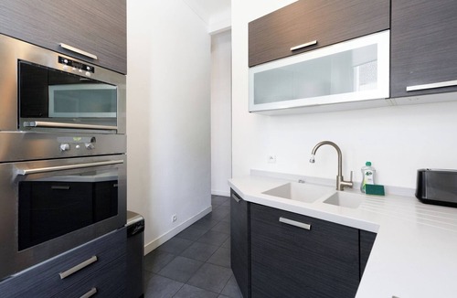 California - Pezou Apartment | Upstays Terrace 45m² Apartment Californie