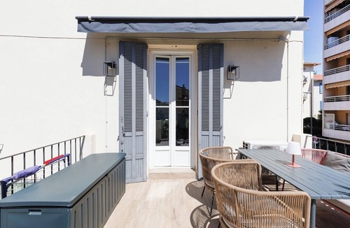 California - Pezou Apartment | Upstays Terrace 45m² Apartment Californie