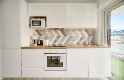 Carnot Apartment | Upstays Terrace 50m² Apartment Carnot