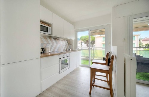 Carnot Apartment | Upstays Terrace 50m² Apartment Carnot