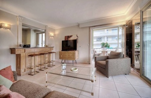 California - Pezou Apartment | UPSTAYS Terrace 62m² Apartment Near Beaches