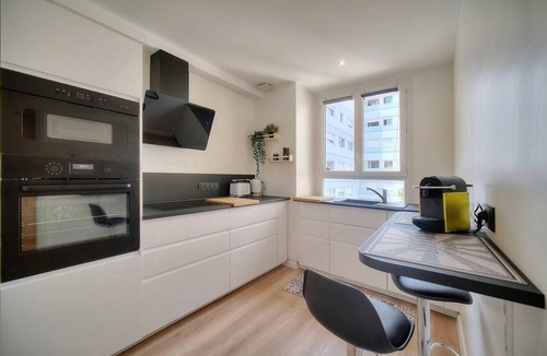 Carnot Apartment | Upstays Terrace 80m² Apartment Carnot
