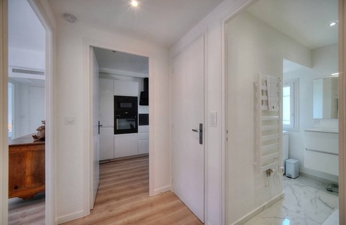 Carnot Apartment | Upstays Terrace 80m² Apartment Carnot