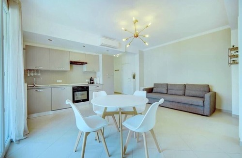 Carnot Apartment | Upstays Terrace Carnot Center 60m2 Apartment