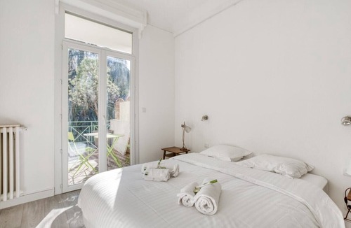 Carnot Apartment | Upstays Terrace Center 75m2 Apartment