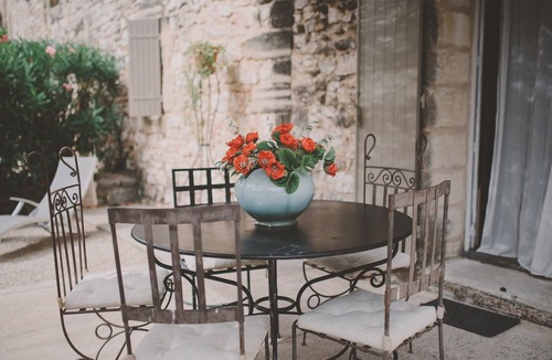 Arpaillargues-et-Aureillac House | Vacation Home “Rodin - Mas De Rey” with Private Terrace, Shared Garden, and Wi-Fi