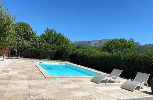 Gemenos Apartment | Vacation apartment T3 with private pool in Gémenos