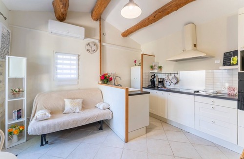 St.-Remy-de-Provence Apartment | Vacation Apartment "Agréable A La Campagne" with Private Pool, Private Terrace and Wi-Fi