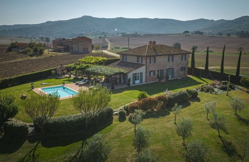 Paciano House | Vacation Home in Le Case with 4 bedrooms sleeps 8