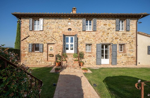 Paciano House | Vacation Home in Le Case with 4 bedrooms sleeps 8