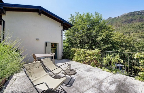 Toscolano Maderno Apartment | Vacation Home "La Casetta Nel Bosco" with Private Terrace & Wi-Fi