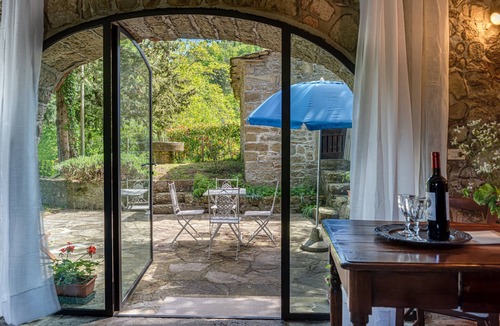 Londa House | Vacation Home "Mulino Con Piscina Vicino Firenze" with Mountain View, Shared Pool & Wi-Fi