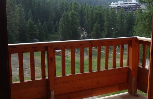 Les Claux Apartment | Vars Les Claux beautiful Apart. 2 c. 6 beds at the foot of the slopes heated pool