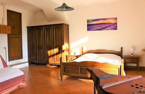 Flayosc House | Vast 140 m² Provencal farmhouse: 3 bedrooms in the calm of the Pines